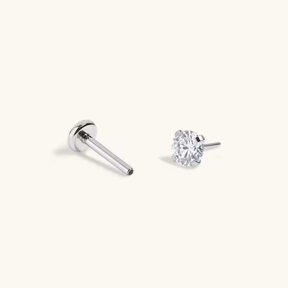Designer Earrings Crystal Nap Flat Back Studs -Maison Miru-Titanium 20g 8mm NWT - Picture 3 of 4